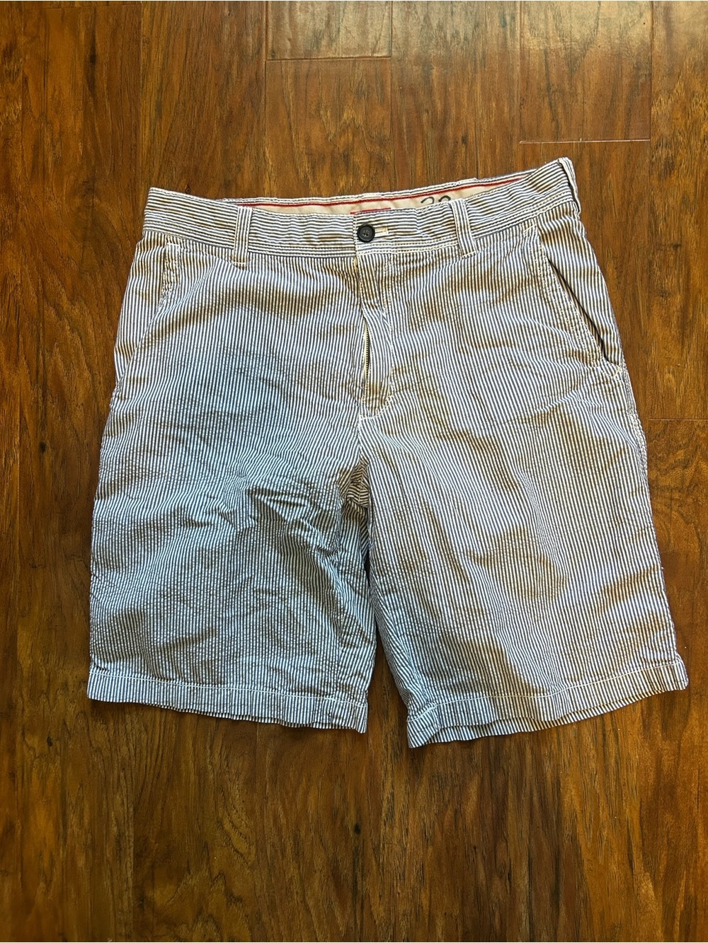 Men's Seersucker Striped Flat-Front Shorts With Pockets